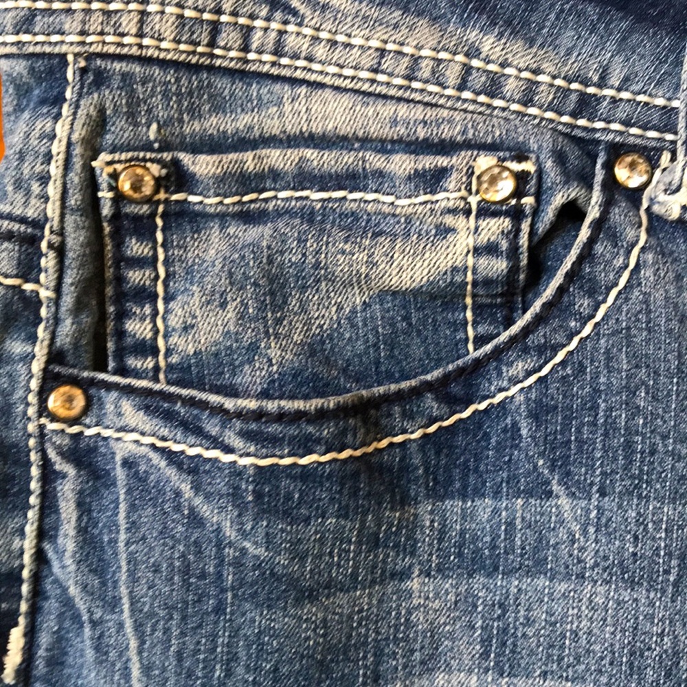 Red Rivet Distressed Cropped Jeans - Picture 6 of 16